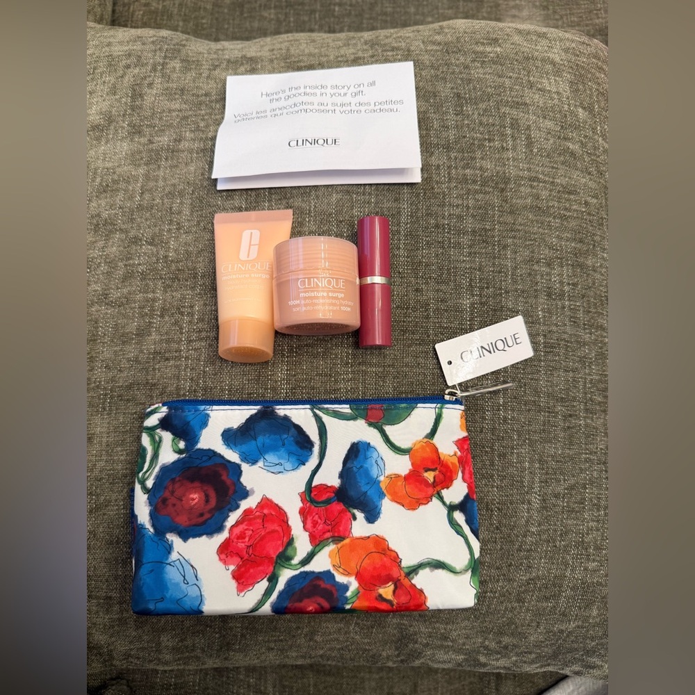 4 piece Clinique cosmetic gift set. NWT